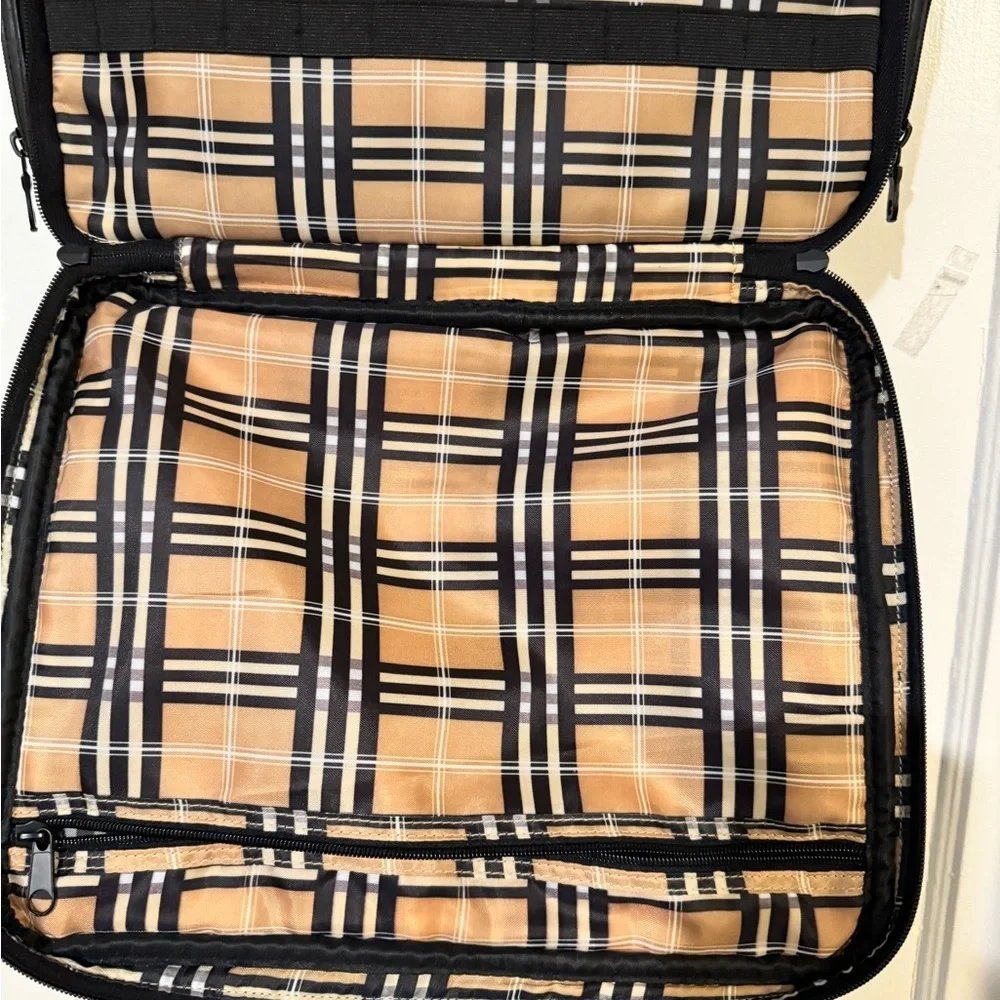 Modella ideal clear pockets